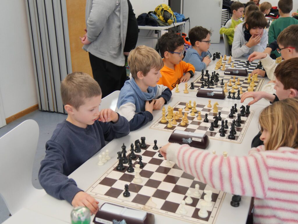 Die element-i Grundschule gegen die Viktor-von-Scheffel Schule